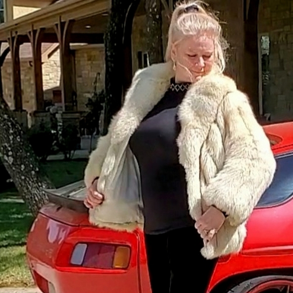 Fox Fur Coat: Ivory Fur with Brown Tips - Picture 4 of 17